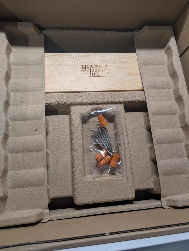 Ventilador de escape cuadrado para baño Kohler Atmo 150 CFM con luz en blanco Foto 3 de 4