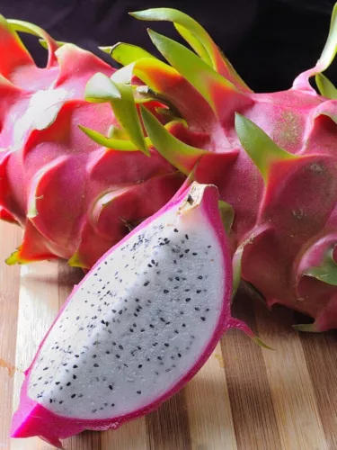 40 WHITE DRAGON FRUIT Cactus seeds, Pitaya-also a great house plant - FREE S/H