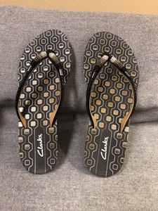 clarks beaded flip flops