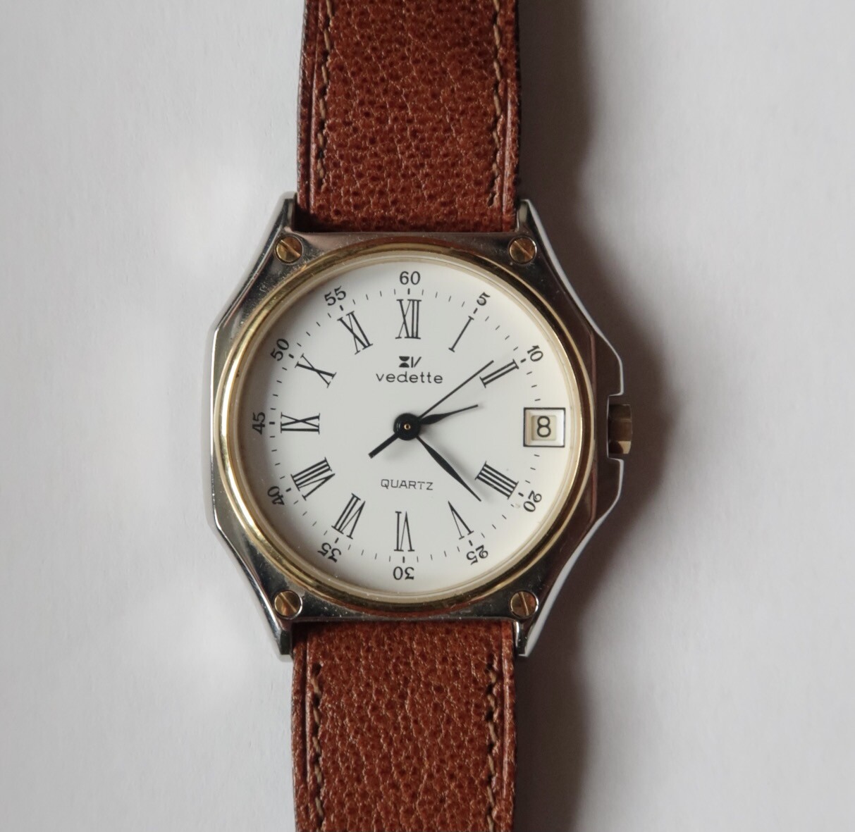 Montre Vedette horlogerie 1980 au cœur mécanique Junghans 933.60 révisé