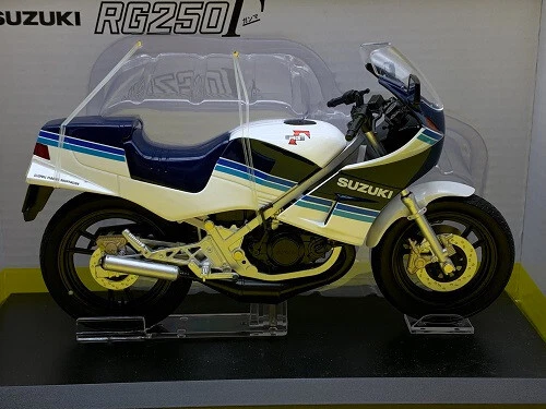 SUZUKI RG 250F AOSHIMA Druckguss Fertigmodell Maßstab 1:12 NEU Top Rarität - Bild 4 von 4
