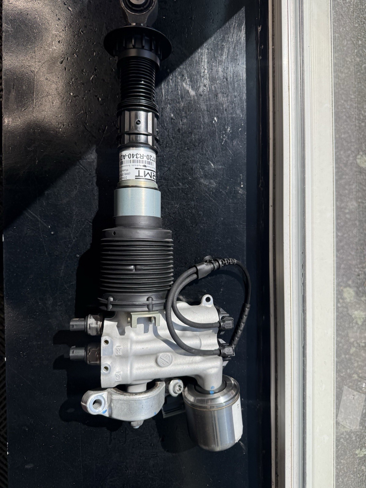 McLaren 720s Passenger Side Front Strut Assembly With Lift