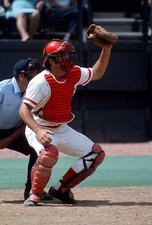 Johnny Bench Cincinnati Reds in action at an Major League Base- 1973 Old Photo 3