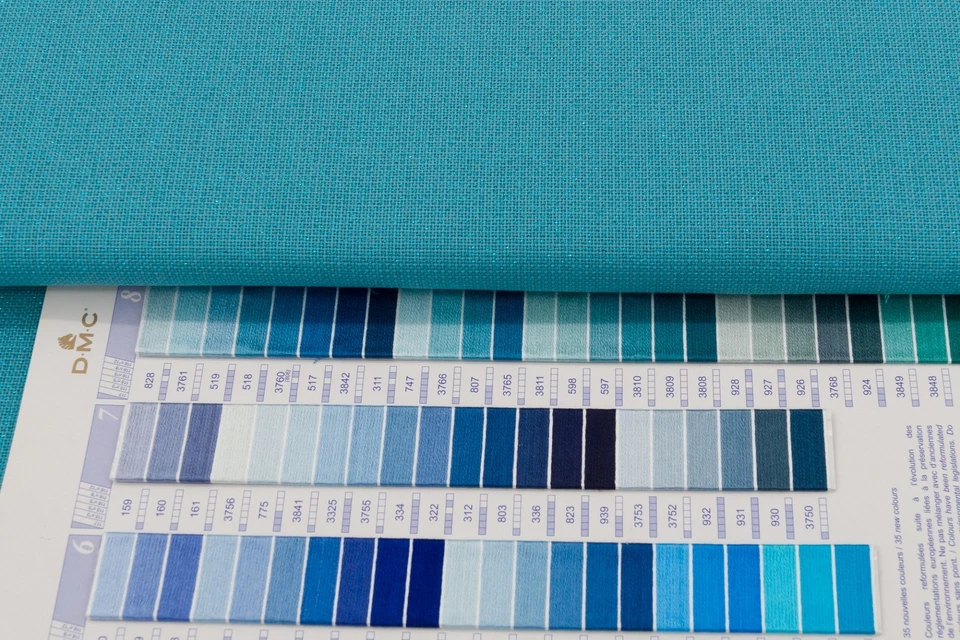 Zweigart Pacific Metallic Blue Glitter 25 Count Lugana Cotton Evenweave (6136) ( - Image 2 of 2