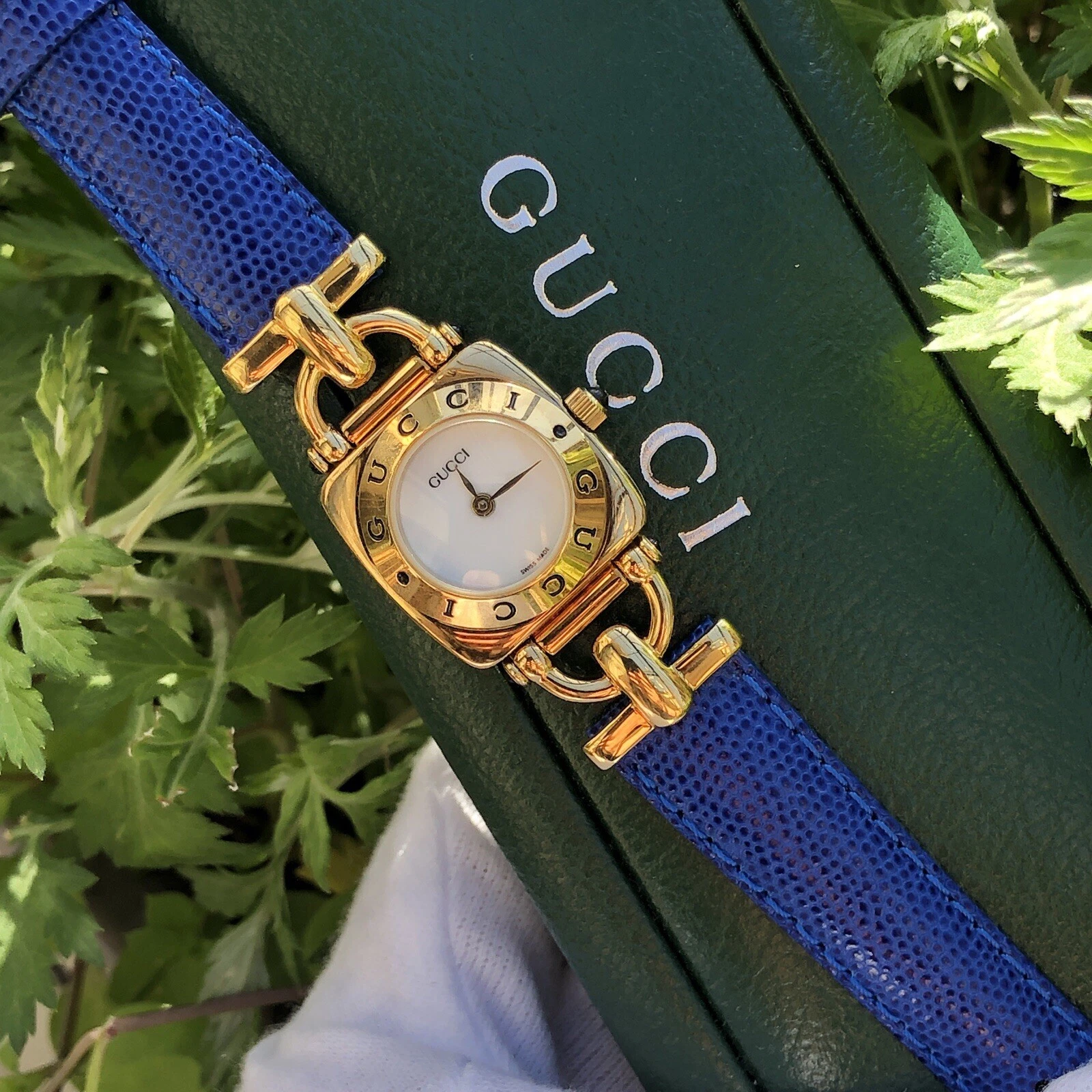 RARE Montre Femme Vintage GUCCI 6300L Cadran Blanc Bracelet Cuir Bleu Électrique