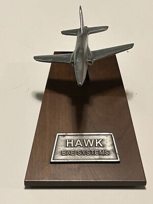 BAE SYSTEMS HAWK AIRCRAFT - DESKTOP PEWTER PLANE AND PLAQUE WITH WOOD BASE  RARE