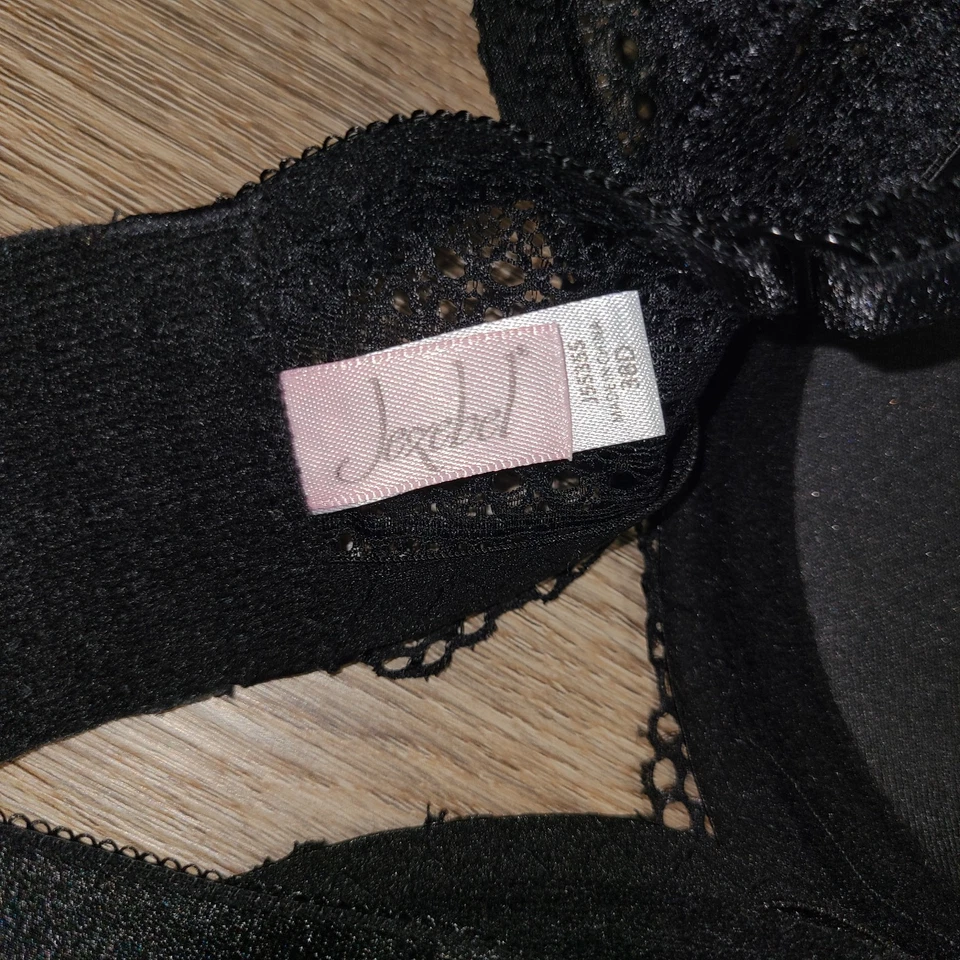 Sujetador Jezebel talla 38D con aros de encaje balcón ligeramente acolchado negro Foto 3 de 3