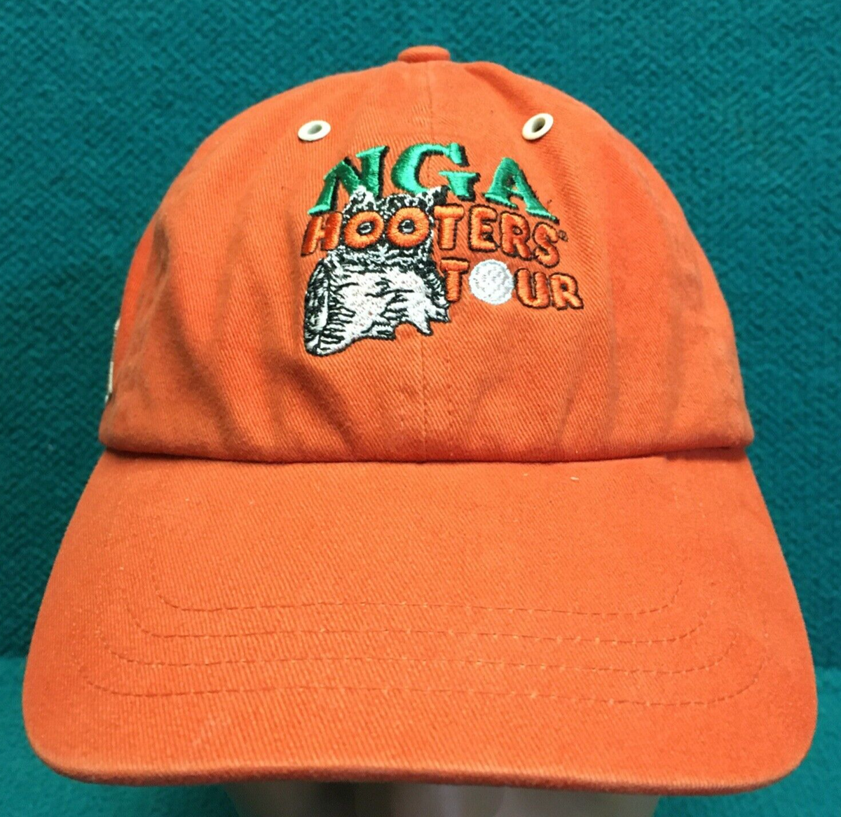 2002 Vintage : HOOTERS 