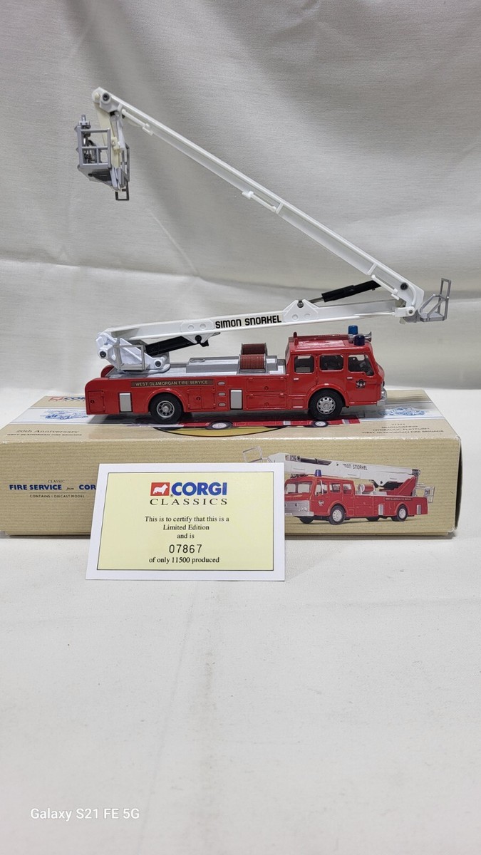 CORGI SNORKEL FIRE ENGINE イギリス製　ヴィンテージ Vintage 1/43 Scale CORGI Simon Snorkel Fire Engine - Nice