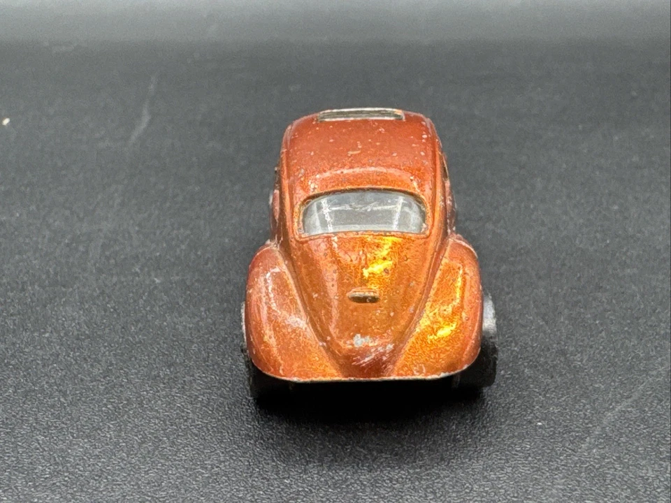 1967 Hot Wheels  Original Redlines ORANGE CUSTOM VW VOLKSWAGEN BUG White Interio - Image 4 of 4