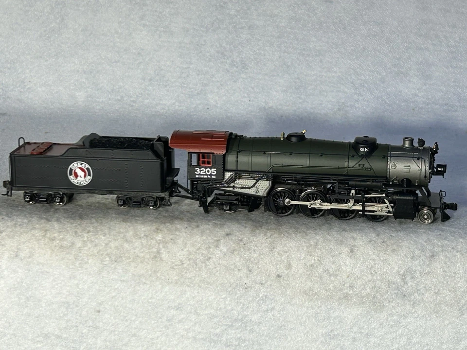 Beautiful BLI Great Northern RR 2-8-2 Steam Loco HO Sound/DCC - Image 2 of 4