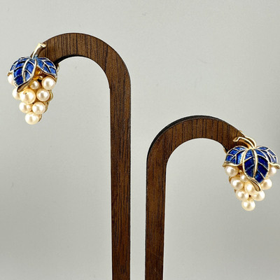 Vintage Crown Trifari Earrings Pearl Blue Enamel Grape Cluster Clip On Gold Tone