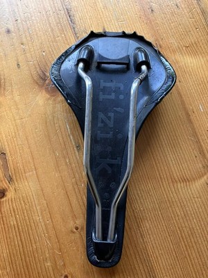 Fizik Antares Rennrad großer Sattel