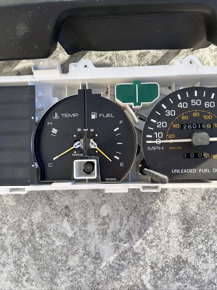 Cuadro de instrumentos/velocímetro Toyota Corolla AE82 1985 + cubierta OEM usado Foto 3 de 4