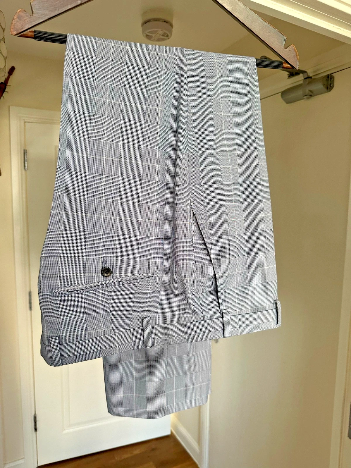 Burton Menswear London, grey checked lightweight trousers 38x31”
Opens in a new window or tab