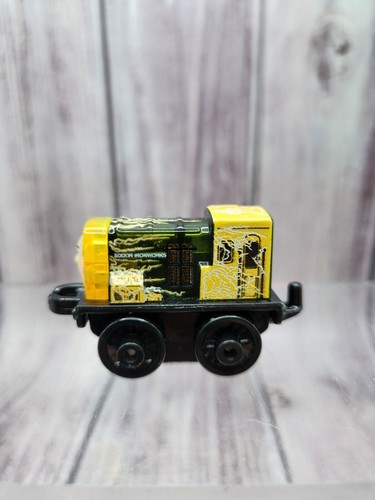 2016 THOMAS & FRIENDS Minis ELECTRIFIED IRON BERT Train Engine IR-Bert Mattel - Picture 2 of 7