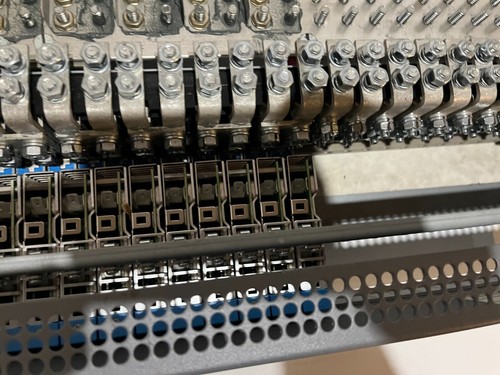 Vertiv NetSure 5000 Power Distribution Cabinet Panel - Afbeelding 7 van 9