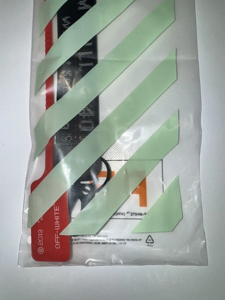 Off White Industrial Keychain Black with Metal Clasp New With Ziptie - Image 4 of 4