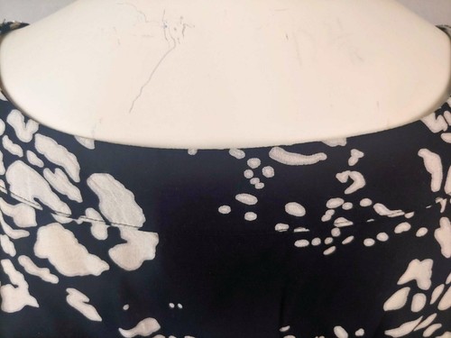 Blusa LANE BRYANT Negro Blanco Cuello en V Plisado Cuentas Lentebrilla Fluida Prendas para el torso sin mangas 18 - Imagen 4 de 7