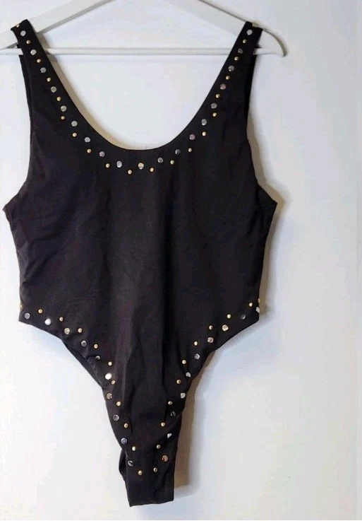 Traje de baño Dolce Vita Stella pierna alta de una pieza en tachuelas negras y doradas talla L Foto 3 de 4