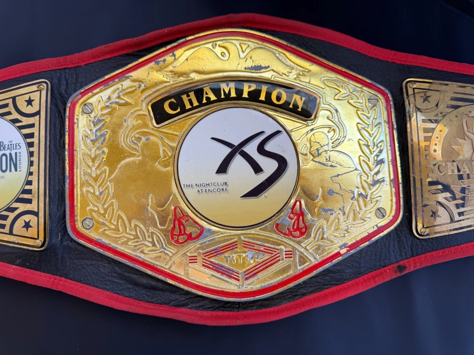 披头士 Love Cirque du Soleil XS 夜总会冠军拳击腰带 — 第 2/4 张图片