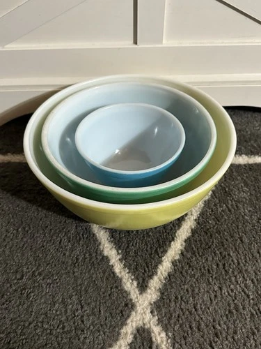 PYREX Nesting Mixing Bowls Primary Colors Yellow Green Blue Set of 3 Vintage