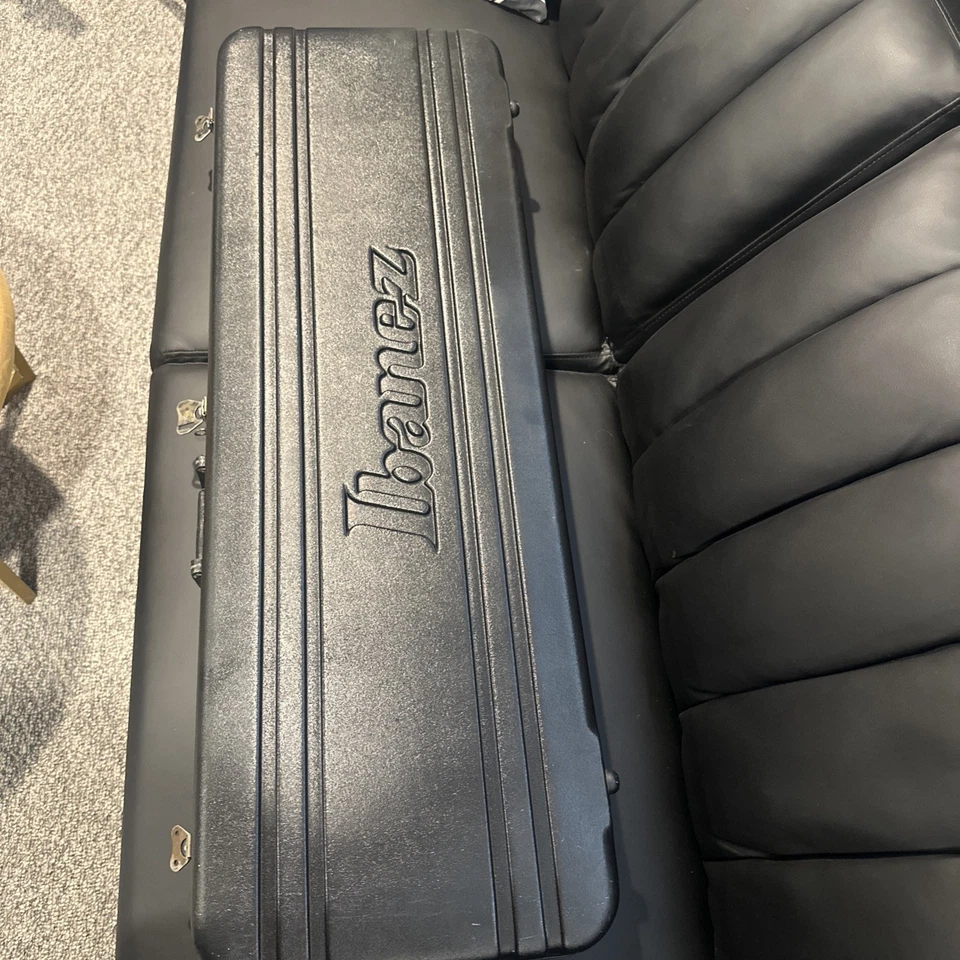 IBANEZ Prestige Black Electric Guitar Hard Case Plush Lining- GREAT COND. - Image 3 of 4