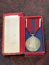 1953 QUEEN ELIZABETH II OFFICIAL CORONATION MEDAL & ORIGINAL BOX