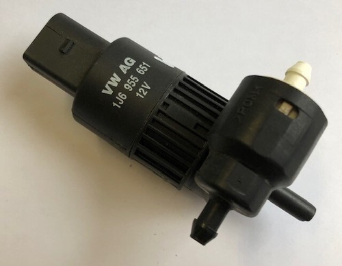 VW Golf IV 1J Wischwasserpumpe Scheibenwaschpumpe 1J6955651