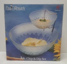 Vintage Pasari Glass Sunflower Pattern 3pc.Chip and Dip Set - Made in Indonesia