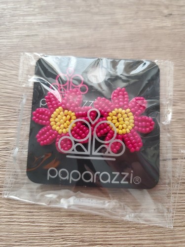 Paparazzi Jewelry - Sensational Seeds - Pink Color - Flower Shape Post Earrings - Picture 3 of 6
