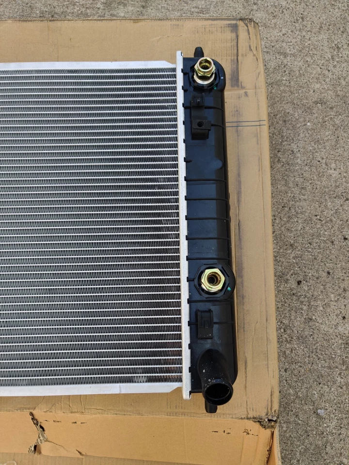 Chevrolet Corvette Z51 2005 2006 2007 solo radiador de transmisión manual  Foto 4 de 4