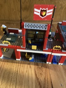 LEGO CITY: Fire Station (7945) Used 100% complete with manuals - no box