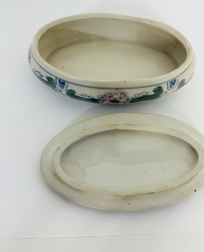 Vintage Chinese Hand Painted Pink Lotus Flower Porcelain Oval Trinket Box - Picture 3 of 7