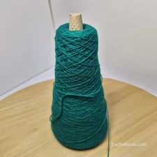 Vonnel machine knitting yarn - fluffy green - 95 grams (C184)