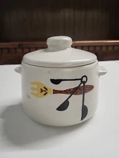 West Bend Stoneware Vintage Crok/Bean Pot & Lid Kitchen Pottery 2.5Qt