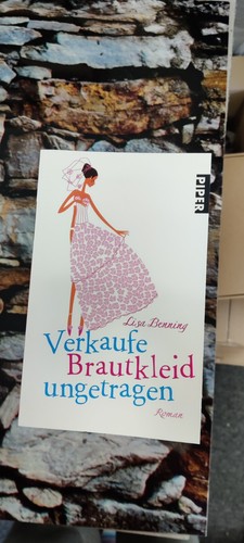 Lisa Benning     Verkaufe Brautkleid ungetragen