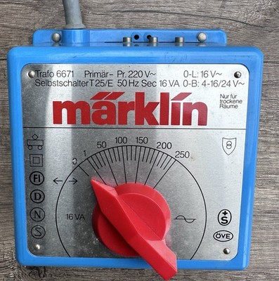 Märklin Trafo 6671 220V 16VA