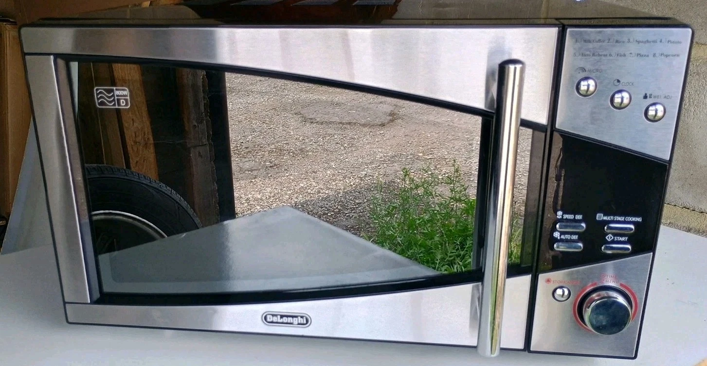 De'Longhi 800W Standard Microwave P80T5A - Black and Silver