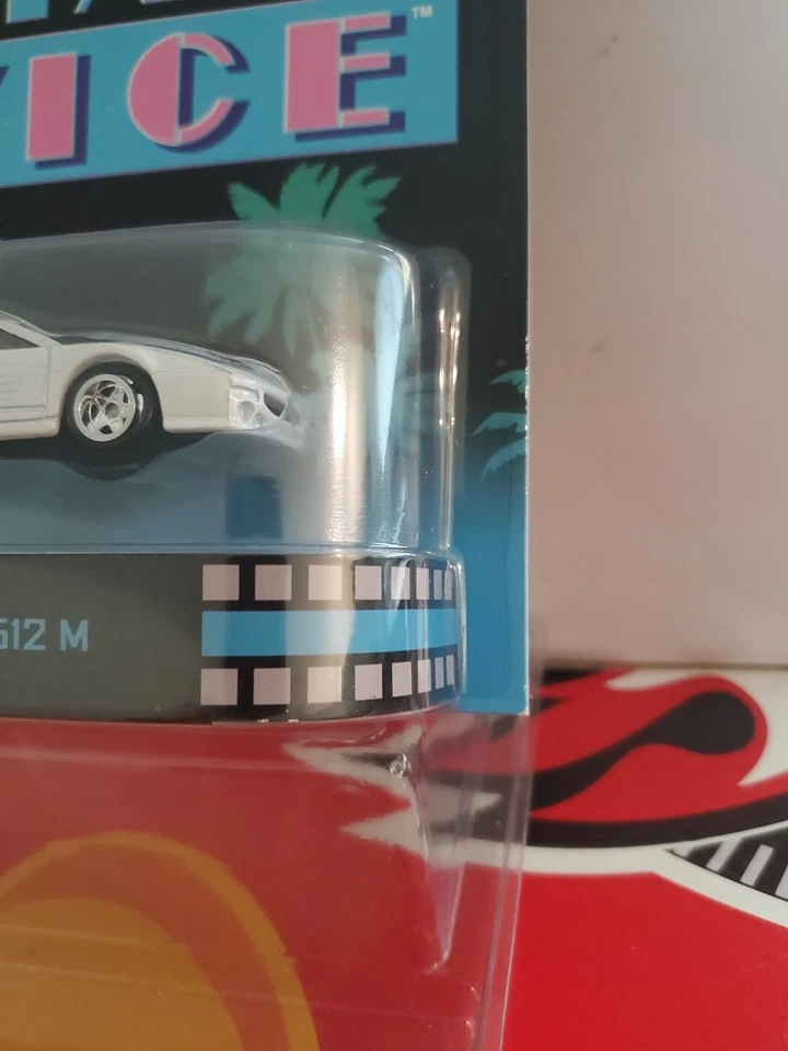 Hot Wheels 2013 Retro Entertainment Miami Vice - Ferrari F512M in White X8915 - Image 4 of 4