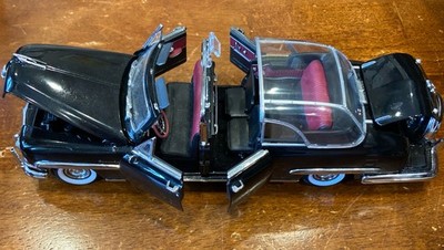 Presidential Series 1:24 Diecast 1950 Black Lincoln Cosmopolitan Bubble Top 