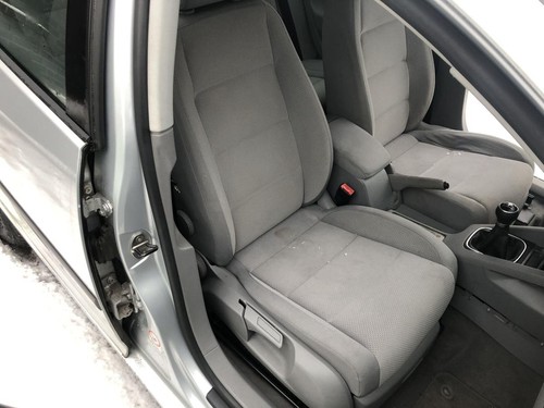 VW Golf 5 V 1K Sitz vorn rechts Beifahrersitz Stoff hellgrau ohne Heizung