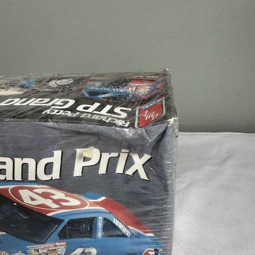 1990 AMT #43 Richard Petty STP Grand Prix 1/25 Scale Model Kit #6728-SEALED BOX - Picture 7 of 7