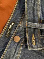 fashion nova mom jeans Size 7 Medium Wash High Waisted