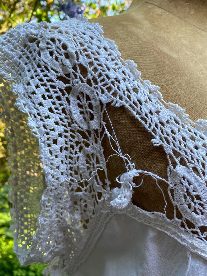 ANTIQUE 19TH C SIMPLE VICTORIAN WHITE COTTON & LACE NIGHTIE B 54" - Image 3 of 4