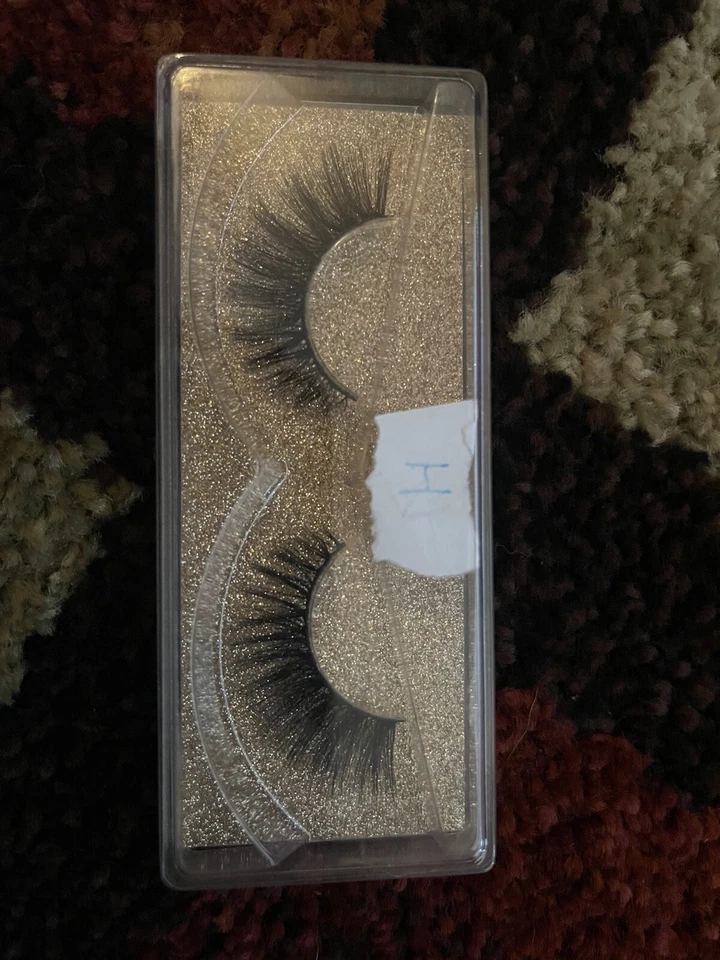 brillo de labios y pestañas Foto 3 de 4