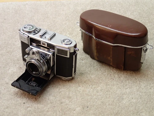 Zeiss Contessa Vintage Rangefinder Camera with Case Estate Item