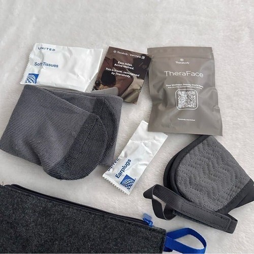 Mini bolsa de maquillaje Therabody x United Amenity Pouch - Imagen 6 de 7