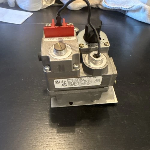 1/2” Emerson, White Rogers Replacement Gas Valve 36C03–400 36C038 NEW NO BOX