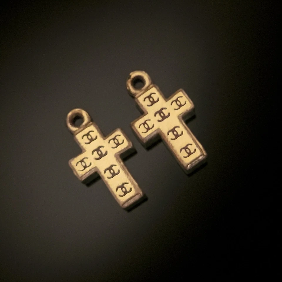 4 Auténticos Colgantes Pulsera Chanel Vintage Perla Rosa Tono Dorado CC Dijes Foto 3 de 4